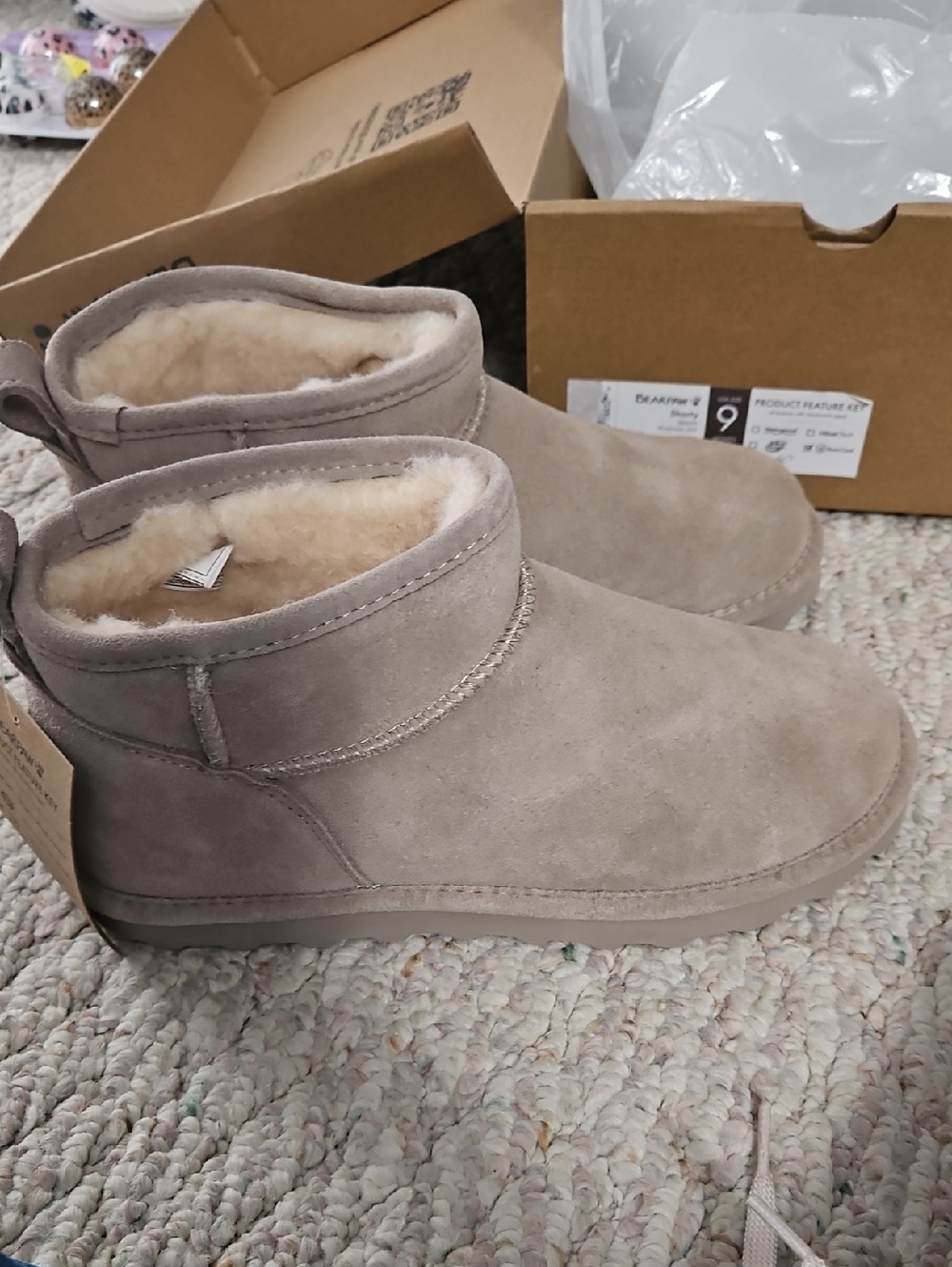 NWT Bearpaw Shorty Womens Size 9